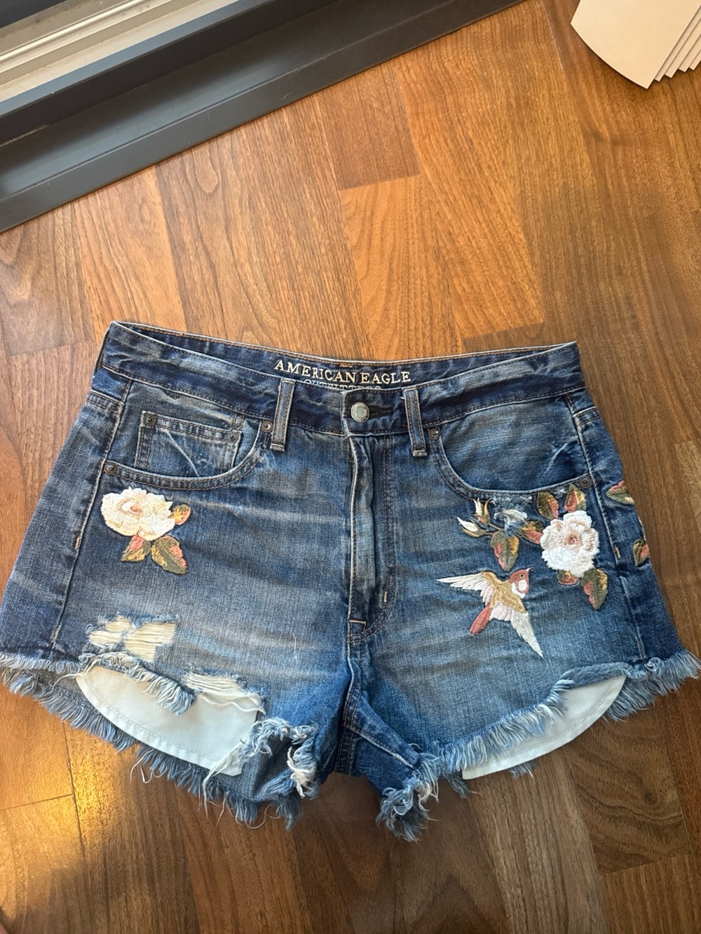 American Eagle Vintage Hi-Rise Festival Distressed Jean Shorts Embroidered SZ 6